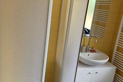 Kúpeľňa so sprchovacím kútom, Vila Bikehouse, Veľká Lomnica