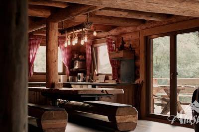 Kuchyňa s jedálenským sedením, Alaska zrub, Banská Štiavnica