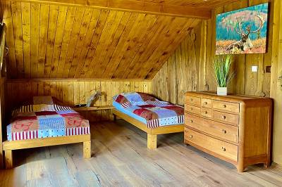 Spálňa s dvomi oddelenými posteľami, Alaska zrub, Banská Štiavnica
