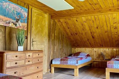 Spálňa s oddelenými posteľami, Alaska zrub, Banská Štiavnica