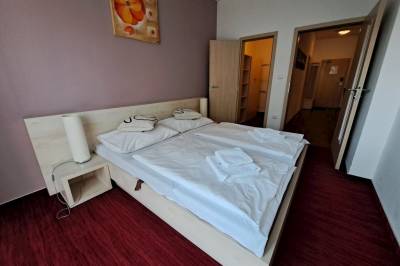 Spálňa s manželskou posteľou, Apartmány hotela CROCUS Štrbské Pleso, Vysoké Tatry