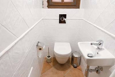 Toaleta na prízemí, Chata Zlata, Liptovská Štiavnica
