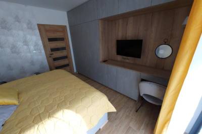 Spálňa s manželskou posteľou a LCD TV, Apartmán Filip - Pod Lesom, Vysoké Tatry