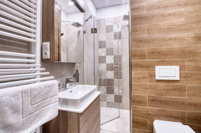 Apartmán 3 - kúpeľňa so sprchovacím kútom a toaletou, Trio Tatry Starý Smokovec, Vysoké Tatry