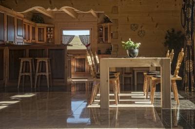 Plne vybavená kuchyňa s jedálenským sedením, Drevenica 4 seasons****, Ždiar