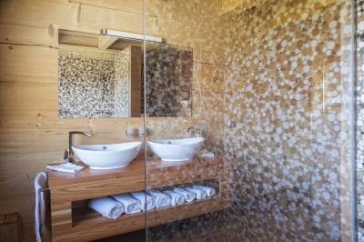 Kúpeľňa so sprchovacím kútom, Drevenica 4 seasons****, Ždiar