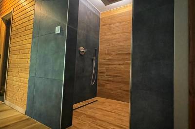 Sprchovací kút pri saune, Chata Malinky, Jezersko