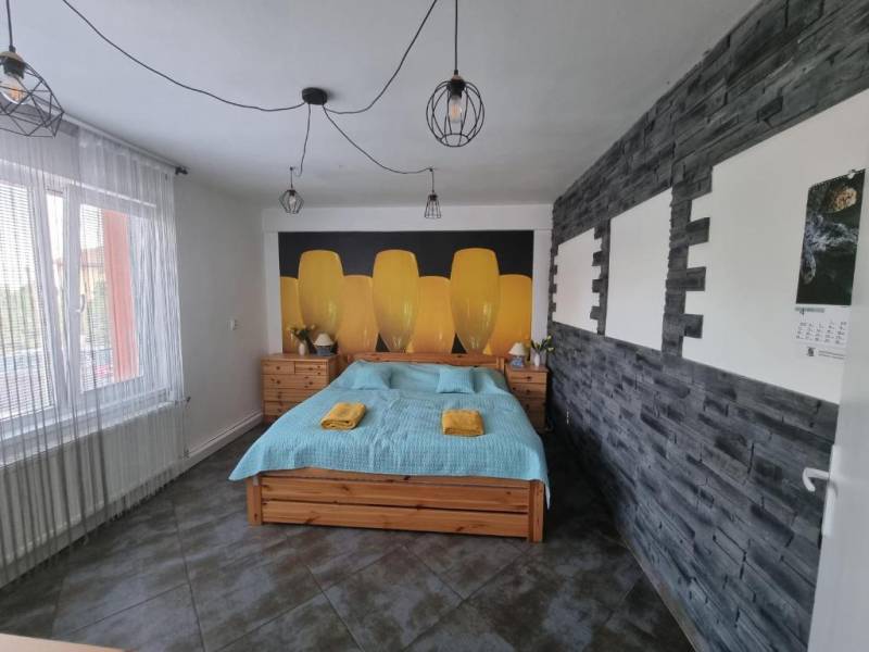 Apartmán 1 - spálňa s manželskou posteľou, Ubytovanie u Durpiho, Banská Štiavnica