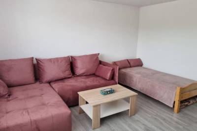 Apartmán 3 - obývačka s rozkladacím gaučom a prístelkou, Ubytovanie u Durpiho, Banská Štiavnica