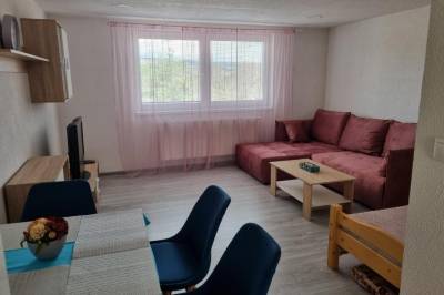 Apartmán 3 - obývačka s rozkladacím gaučom a LCD TV, Ubytovanie u Durpiho, Banská Štiavnica