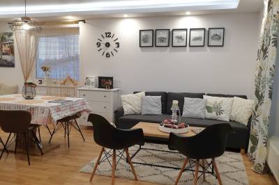 Obývačka s jedálenským sedením, Apartmán Beauty Tatry, Nová Lesná