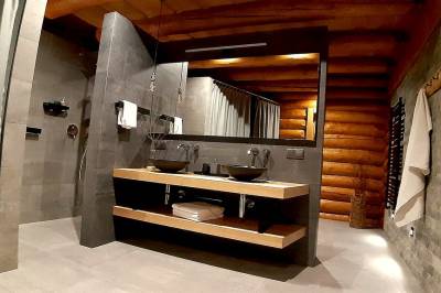 Kúpeľňa so sprchovacím kútom, Chata Ostrica, Smižany