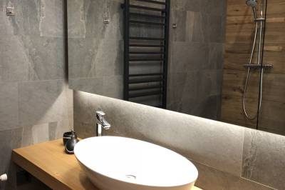 Kúpeľňa so sprchovacím kútom, Chalet Slovenský Raj****, Smižany