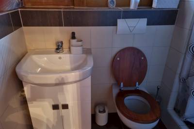 Kúpeľňa s toaletou, Zrub Kaška, Oščadnica
