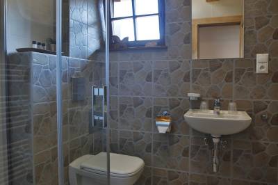 Chalupa typu A - kúpeľňa so sprchovacím kútom a toaletou, Chalupy Rezort Gothal***, Liptovská Osada