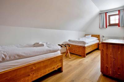 Chalupa typu E - spálňa s dvomi samostatnými posteľami, Chalupy Rezort Gothal***, Liptovská Osada