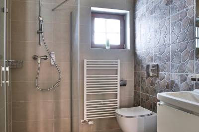 Chalupa typu H - kúpeľňa so sprchovacím kútom a toaletou, Chalupy Rezort Gothal***, Liptovská Osada