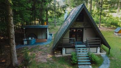 Ubytovanie so súkromným wellness, Chata v strede lesa so saunou a kaďou, Ostrá Lúka