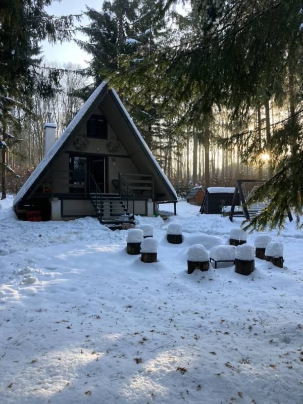 Chata v strede lesa so saunou a kaďou, Ostrá Lúka