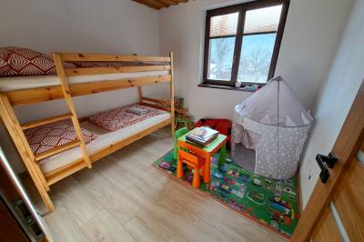 Rodinná izba so spálňou s poschodovou posteľou, Chalupa Sobolčin, Radôstka