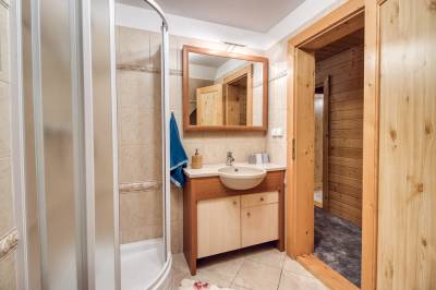 Kúpeľňa so sprchovacím kútom, Chata Brusnica, Litmanová