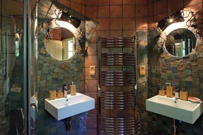 Kúpeľňa so sprchovacím kútom, Medvědí skála, Pstruží