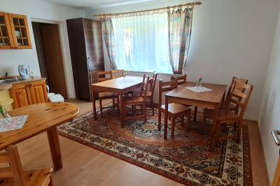 Spoločná kuchyňa s jedálenským sedením, Ubytovanie Lienka, Nová Lesná