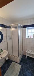 Spoločná kúpeľňa so sprchovacím kútom, Ubytovanie Lienka, Nová Lesná