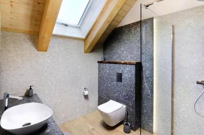 Mezonetový apartmán 8 so saunou - kúpeľňa so sprchovacím kútom a toaletou, Apartmány Demänovka, Demänovská Dolina