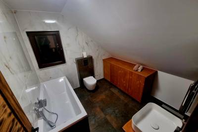 Kúpeľňa s vaňou a toaletou, Zrub pod Kykulou, Oščadnica