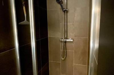 Kúpeľňa so sprchovacím kútom, Apartmán FREYA, Liptovský Mikuláš