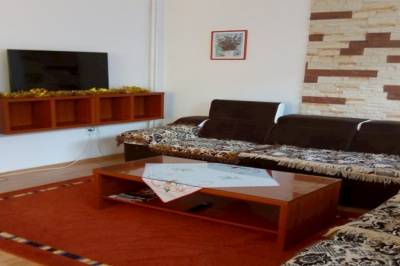 Obývačka s gaučom a TV, Rekreačný dom u Cyrila, Oščadnica
