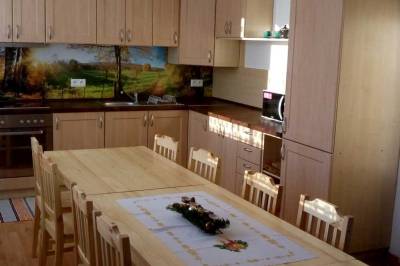 Plne vybavená kuchyňa s jedálenským sedením, Rekreačný dom u Cyrila, Oščadnica