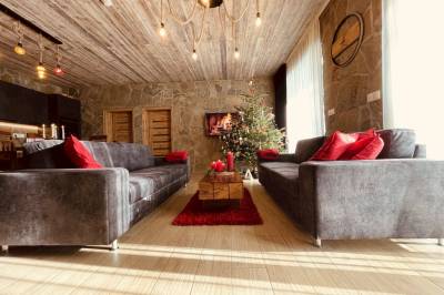 Obývačka s gaučom, Chata u Medveďa, Oravská Lesná