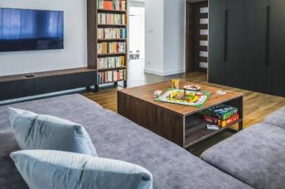 Obývačka s rozkladacou pohovkou, Smart TV a knižnicou, Beauty bar concept, Žilina