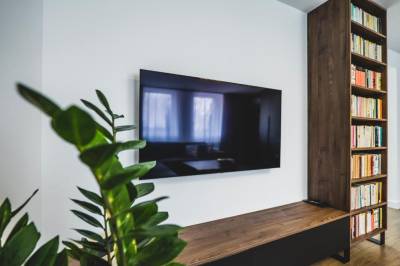 Smart TV v obývačke, Beauty bar concept, Žilina