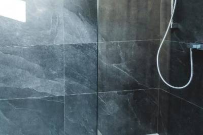 Kúpeľňa so sprchovacím kútom, beauty bar concept, Žilina