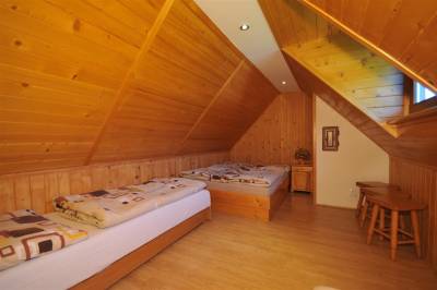 Rodinná izba s 2 spálňami - spálňa s manželskou a 1-lôžkovou posteľou, Penzión Pieninka, Lesnica
