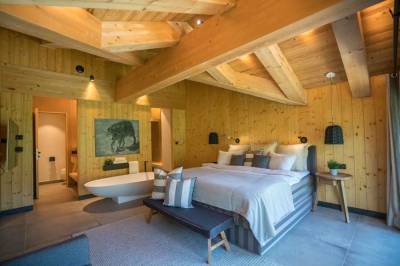 Apartmán De Luxe - spálňa s manželskou posteľou a veľkou vaňou, Chalet One, Demänovská Dolina