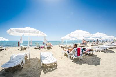 Piesočnatá pláž s ležadlami, Premium Štúdio 3043, 4 *Resort, Sveti Vlas, Sveti Vlas