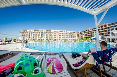 Vonkajší bazén a ležadlá, Premium Štúdio 4025, 4 *Resort, Sveti Vlas, Sveti Vlas
