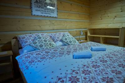Spálňa s manželskou posteľou, Chata Kosturák, Osturňa