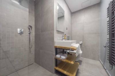 Apartmán na prízemí - kúpeľňa so sprchovacím kútom a toaletou, Chalet Ski, Demänovská Dolina