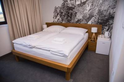 Apartmán s jednou spálňou a balkónom (Dvojlôžková izba) - spálňa s manželskou posteľou, Snowland Apartmány, Valča