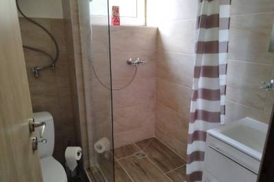 Apartmán DELUXE - kúpeľňa so sprchovacím kútom a toaletou, Penzión Stratenka, Stratená