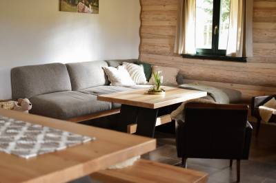 Drevenica - obývačka s gaučom, Chaty Fagus, Látky