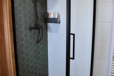 Drevenica - kúpeľňa so sprchovacím kútom, Chaty Fagus, Látky