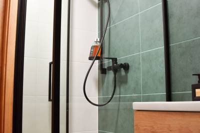 Drevenica - kúpeľňa so sprchovacím kútom, Chaty Fagus, Látky