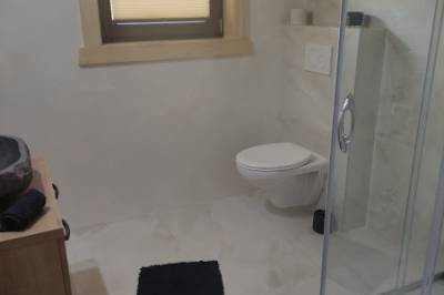 Kúpeľňa so sprchovacím kútom a toaletou, Chata Starý Mlyn, Habovka