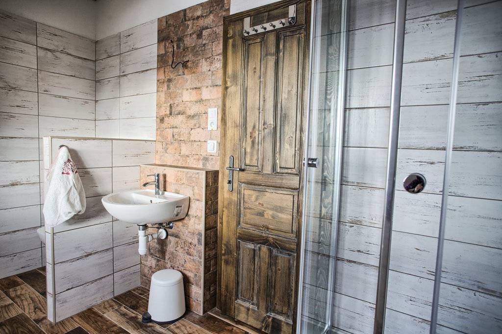 Kúpeľňa s toaletou, Vrchársky dvor - Chalupa pod Dlhým grúňom, Drábsko